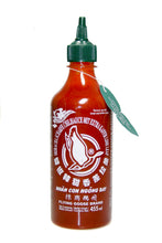 Lade das Bild in den Galerie-Viewer, Flying Goose Sriracha Chili Sauce scharf
